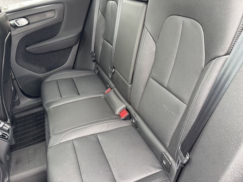 Used 2020 Volvo XC40 T5 Momentum w/ Protection Package Premier image 40