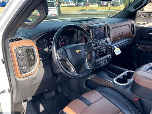 Used 2021 Chevrolet Silverado 1500 High Country w/ Technology Package image 17