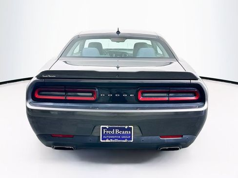 Used 2016 Dodge Challenger SXT w/ Driver Convenience Group RWD image 7