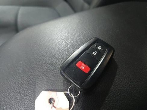 Used 2025 Toyota RAV4 XLE AWD/4WD image 30