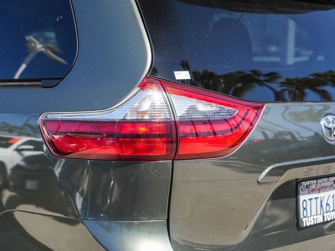 Certified 2020 Toyota Sienna LE w/ Carpet Mat Package FWD image 9