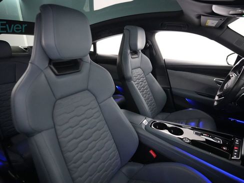 Used 2022 Audi e-tron GT Prestige image 23