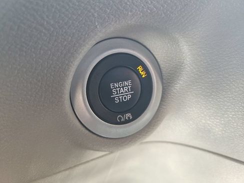 Used 2022 Chrysler Pacifica Touring-L FWD image 26