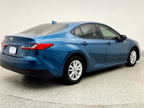 Used 2025 Toyota Camry LE FWD image 5