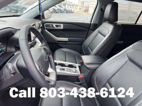 Used 2022 Ford Explorer XLT w/ Equipment Group 202A image 7