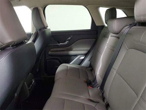 Used 2024 Lincoln Corsair FWD image 11