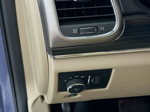 Used 2021 Jeep Grand Cherokee Limited AWD/4WD image 15