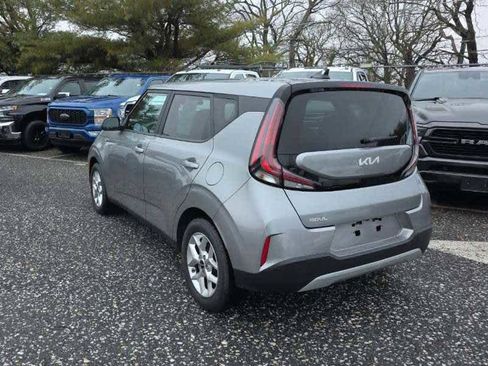 Used 2023 Kia Soul LX w/ LX Technology Package image 2