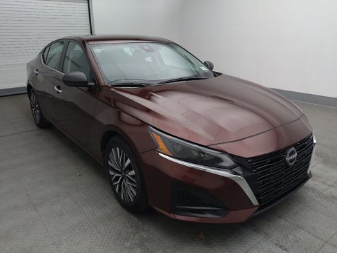 Used 2024 Nissan Altima 2.5 SV image 13