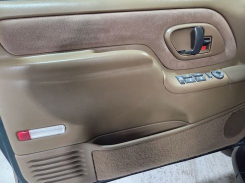 Used 1995 Chevrolet Tahoe 4WD image 8