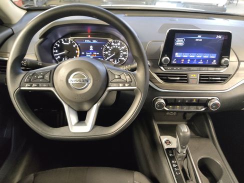 Used 2025 Nissan Altima 2.5 SV FWD image 22