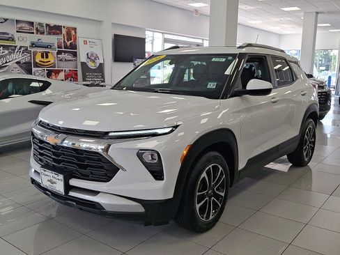 Used 2026 Chevrolet TrailBlazer LT w/ Convenience Package FWD image 3
