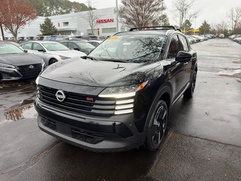 New 2026 Nissan Kicks SR w/ Cold Weather Package image 3