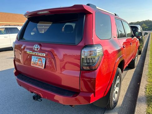 Used 2024 Toyota 4Runner SR5 AWD/4WD image 3