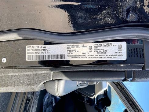 Used 2023 Jeep Grand Cherokee L Laredo image 32