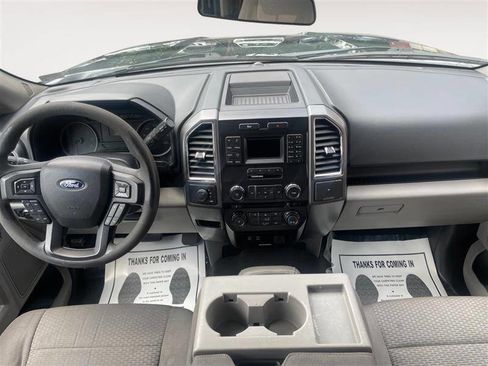 Used 2015 Ford F150 XLT image 11