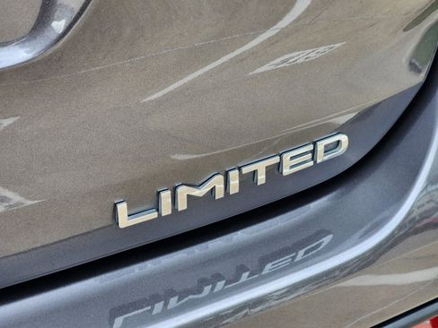 Used 2023 Toyota Highlander Limited FWD image 42