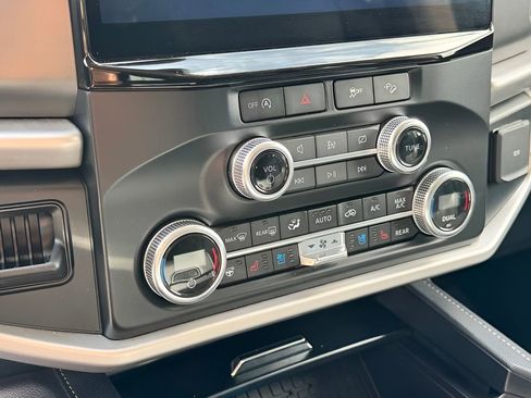 Used 2024 Ford Expedition Max XLT image 14