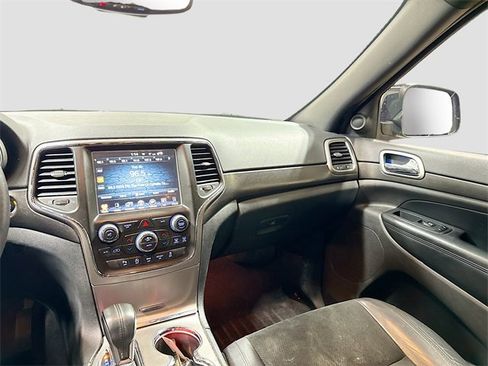 Used 2017 Jeep Grand Cherokee Altitude image 24