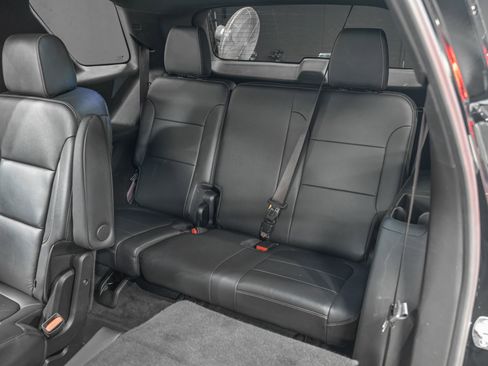 Used 2023 Chevrolet Traverse LT w/ LT Premium Package AWD/4WD image 29