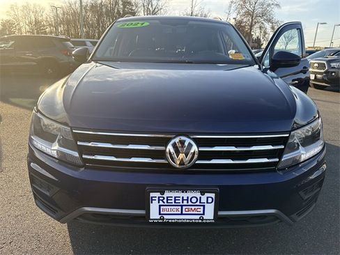 Used 2021 Volkswagen Tiguan SE w/ Panoramic Sunroof Package image 31