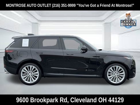 Used 2024 Land Rover Range Rover Sport SE AWD/4WD image 3