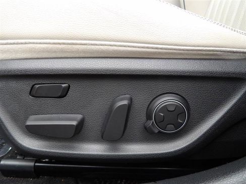 Used 2020 Genesis G70 3.3T image 28