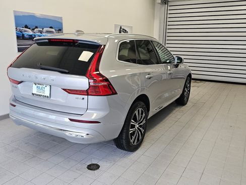 Certified 2022 Volvo XC60 B6 Inscription w/ Climate Package image 4