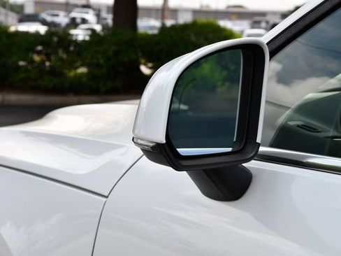 Used 2024 Volvo XC40 B5 Plus w/ Protection Package Premier AWD/4WD image 10
