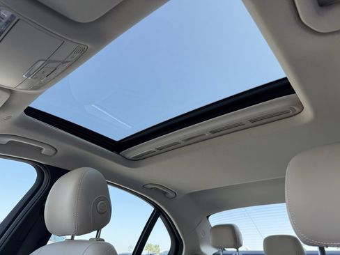 Used 2019 Mercedes-Benz C 300 Sedan image 2