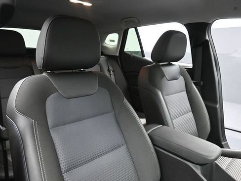 Used 2025 Chevrolet Trax LT w/ Driver Confidence Package FWD image 30
