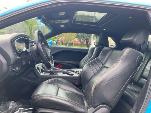 Used 2015 Dodge Challenger SRT w/ Technology Group RWD image 9