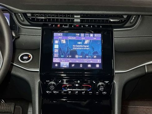 New 2025 Jeep Grand Cherokee Altitude image 8