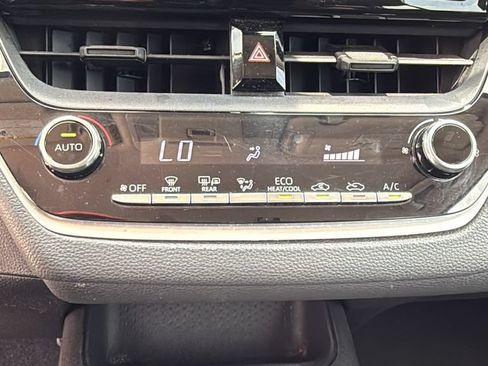 Used 2020 Toyota Corolla LE FWD image 34