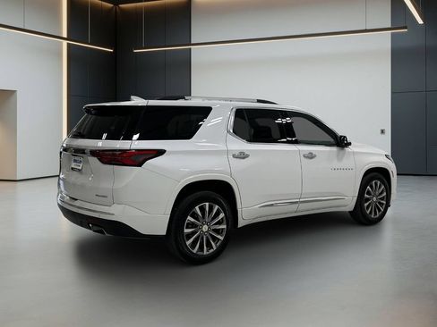 Used 2023 Chevrolet Traverse Premier FWD image 6