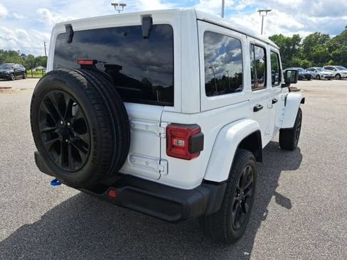 Used 2024 Jeep Wrangler Unlimited Sahara w/ Safety Group AWD/4WD image 5