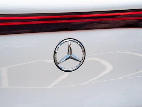 Used 2023 Mercedes-Benz EQS 450+ SUV image 17