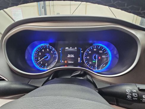 Used 2023 Chrysler Voyager LX image 19