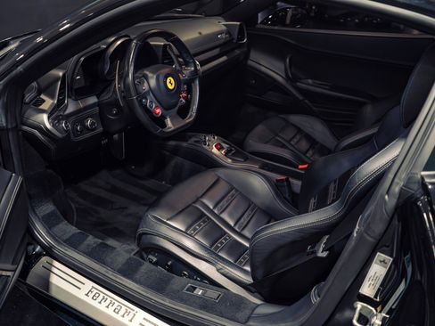 Used 2012 Ferrari 458 Italia Coupe image 2