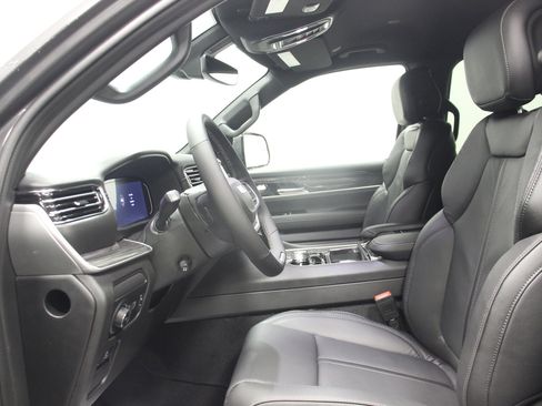 New 2022 Jeep Wagoneer Series II image 13