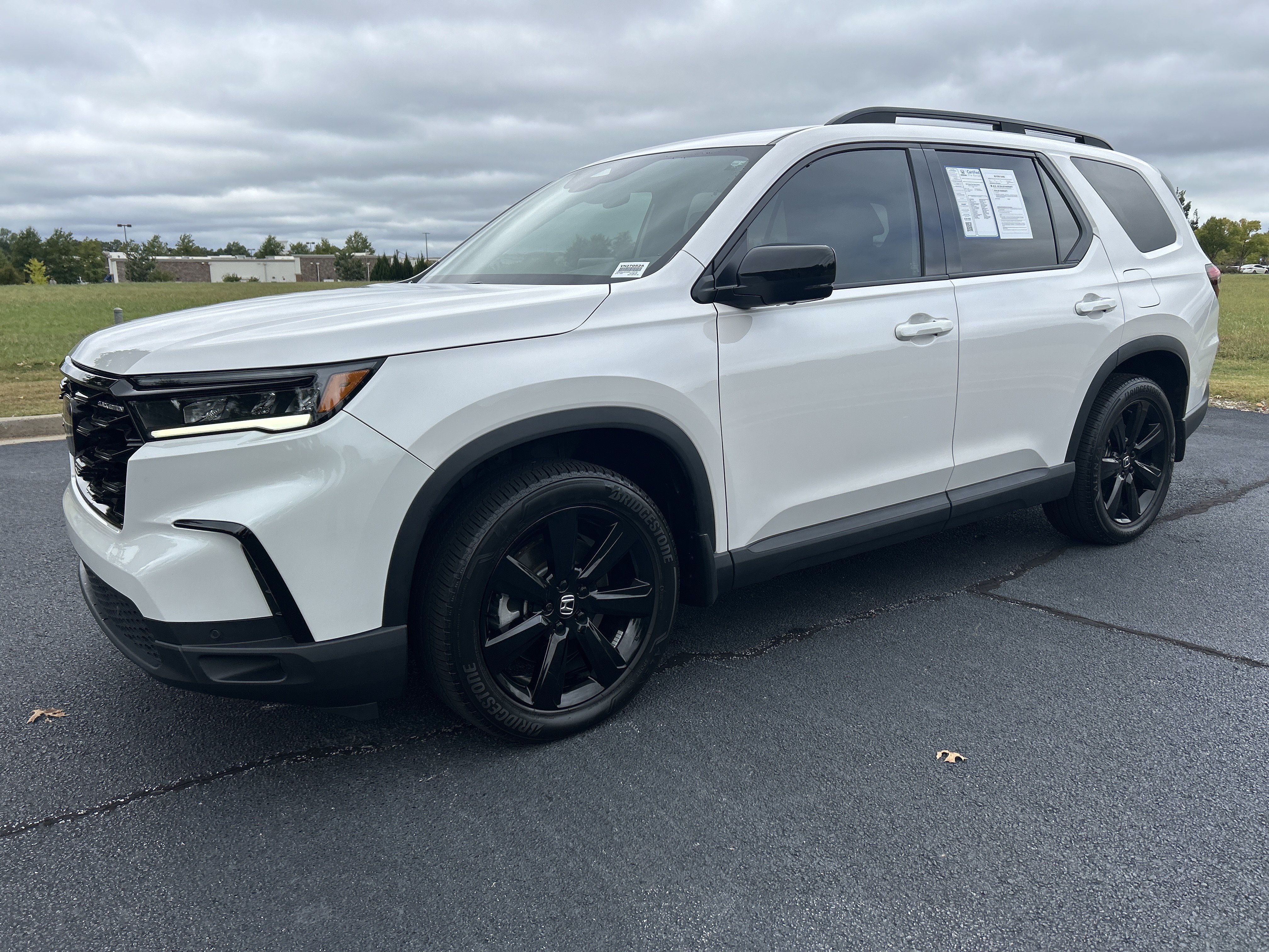 Certified 2025 Honda Pilot Black Edition image 5