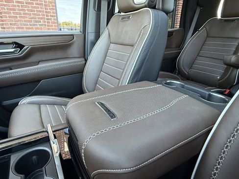 Used 2025 GMC Yukon Denali Ultimate image 37