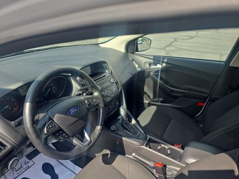 Used 2017 Ford Focus SE w/ Cold Weather Package FWD image 7