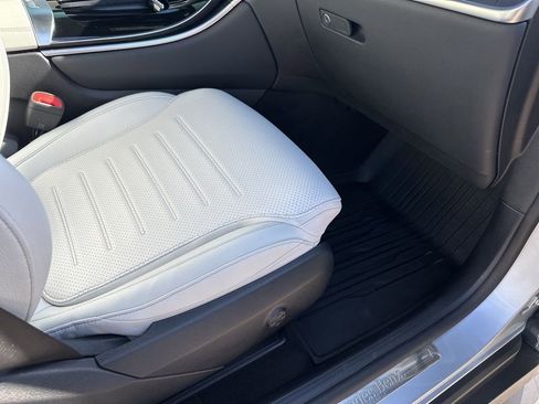 Used 2024 Mercedes-Benz GLC 300 4MATIC w/ AMG Line image 15