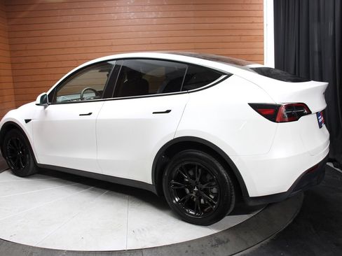 Used 2022 Tesla Model Y Long Range image 13
