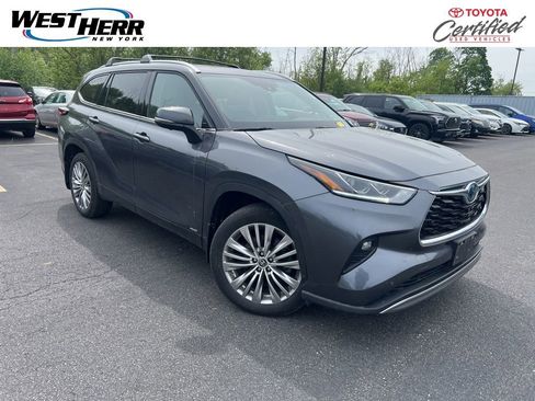 Used 2024 Toyota Highlander Platinum AWD/4WD image 1