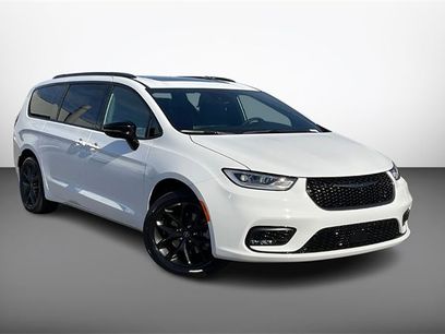 New 2026 Chrysler Pacifica Limited