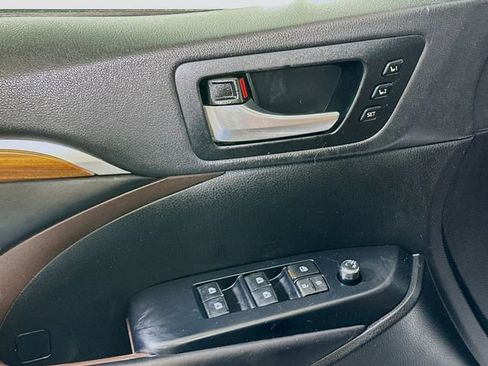Used 2019 Toyota Highlander Limited image 17