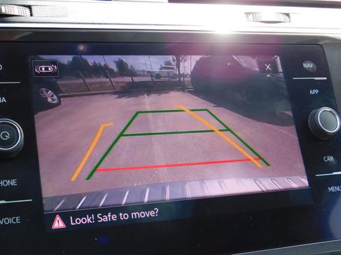 Used 2021 Volkswagen Tiguan SEL FWD image 21