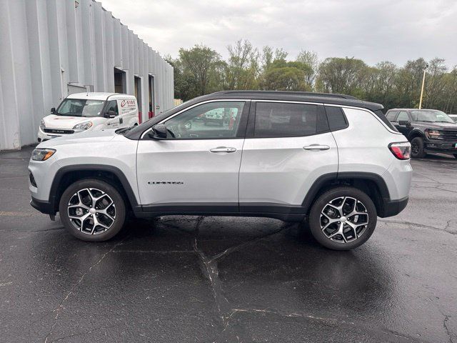 Used 2024 Jeep Compass Limited AWD/4WD image 5